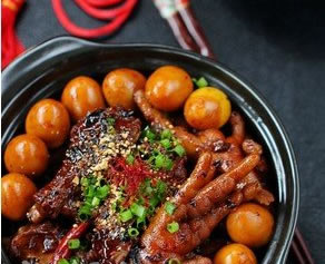 春节宴客菜 豆豉凤爪排骨煲